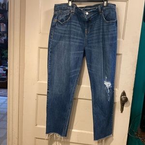 Old Navy Boyfriend Straight/Droit distressed jeans. Size 14